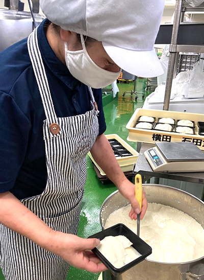 とうふの原料はシンプル。だからこそ、いくつもの工程があります。